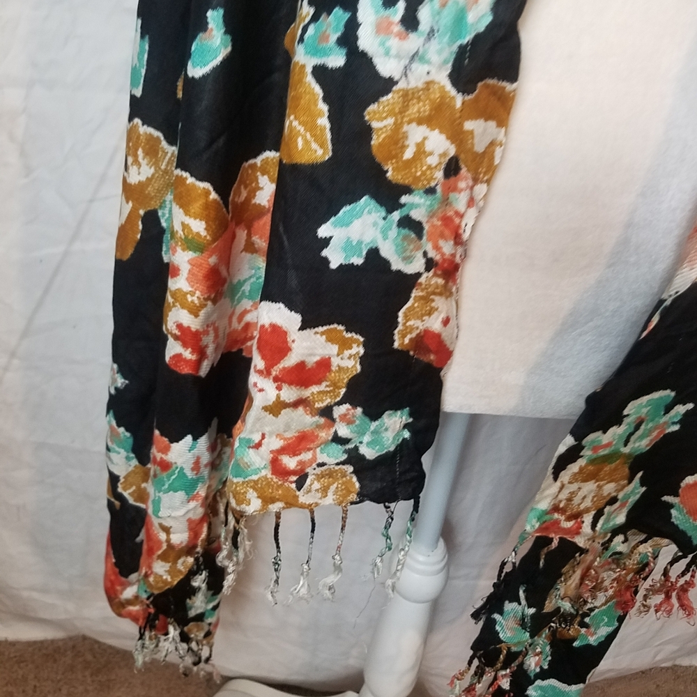 Floral Patterned Scarf - Picture 7 of 9
